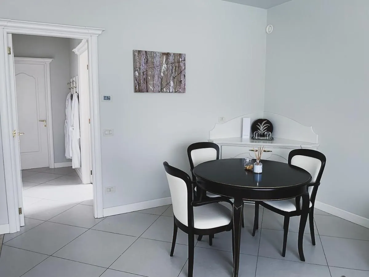 Palma Mysuite Lago Di Garda Soiano Del Lago 4*,  Italy